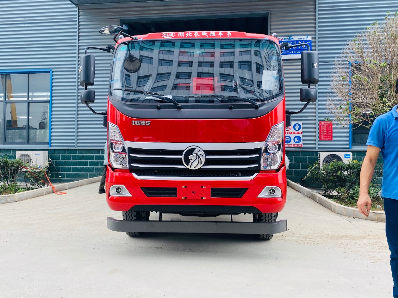 國(guó)六重汽長(zhǎng)威8噸四節(jié)直臂吊機(jī)隨車(chē)吊