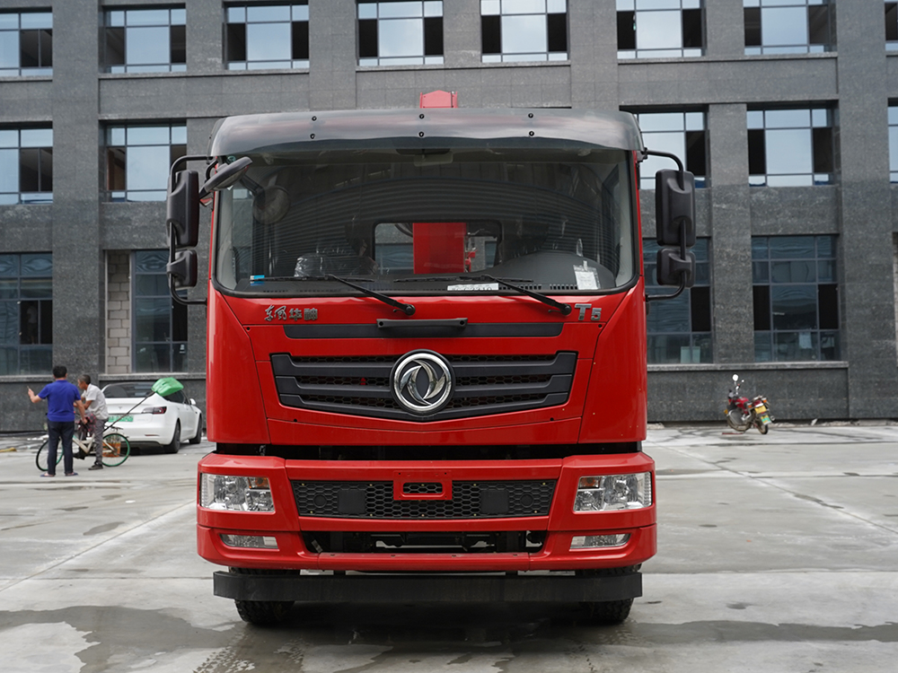 國六東風(fēng)T5后雙橋新飛工12噸五節(jié)直臂吊機隨車吊